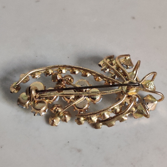 Vintage Austrian Crystals Brooch - Picture 9 of 16